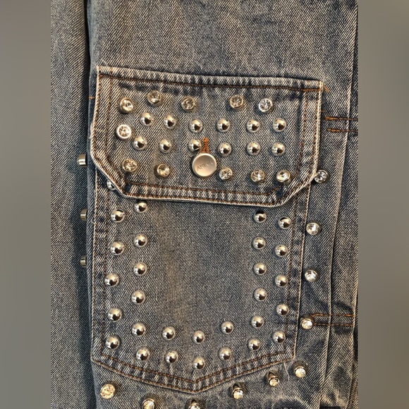 AKIRA PLAYER APPLIQUÉ STUDDED DENIM JACKET SIZE: SMALL - Picture 5 of 9